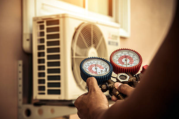 Professional Hvac technician working in Pickering, MO